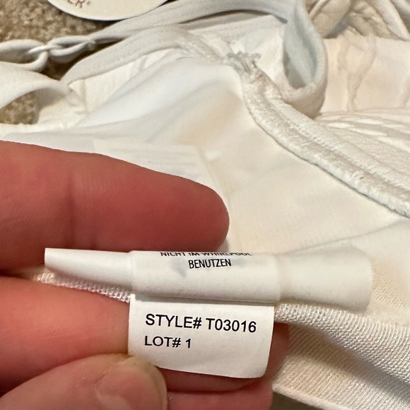 NWT Contours by Coco Reef High Neck One Piece Swimsuit Size 8 32 C Cup - Picture 11 of 11